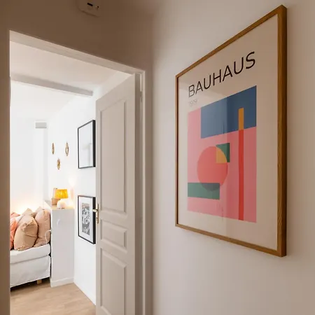 2 Pieces Coup De Coeur, Balcon, Proche Sanctuaire *