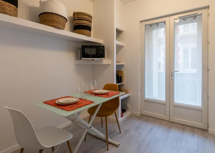 2 Pieces Coup De Coeur, Balcon, Proche Sanctuaire