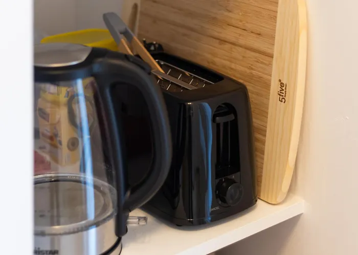 2 Pieces Coup De Coeur, Balcon, Proche Sanctuaire *