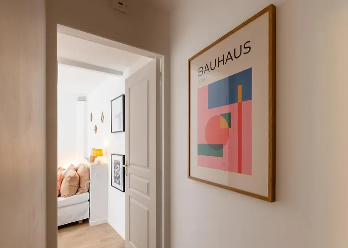 2 Pieces Coup De Coeur, Balcon, Proche Sanctuaire *