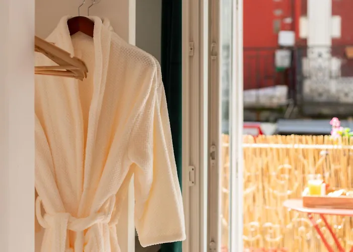 2 Pieces Coup De Coeur, Balcon, Proche Sanctuaire * Lurdy