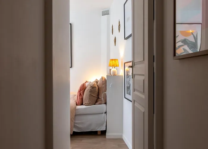 2 Pieces Coup De Coeur, Balcon, Proche Sanctuaire *